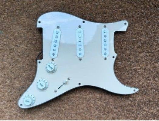 Squier SSS slagplaat Alnico pickups, Ophalen, Elektrische gitaar