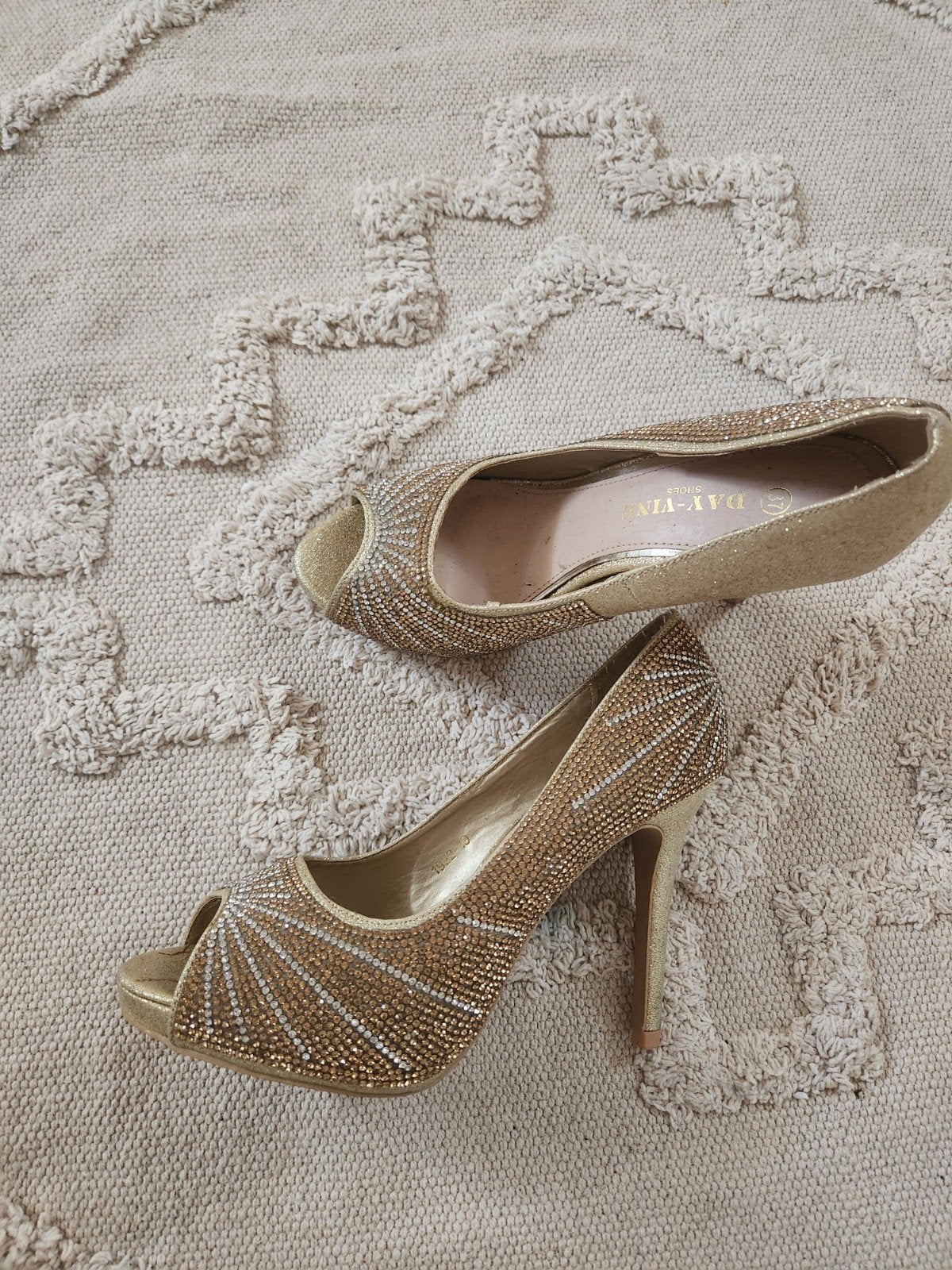 Leuke gouden hakken maat 37 met glitters, Ophalen of Verzenden
