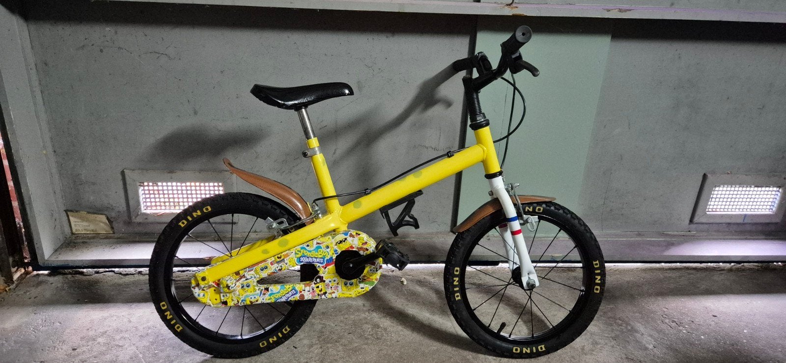 Dino Bikes Kinderfiets 16 inch - Spongebob, Ophalen, Terugtraprem, Zijwieltjes, Dino Bikes