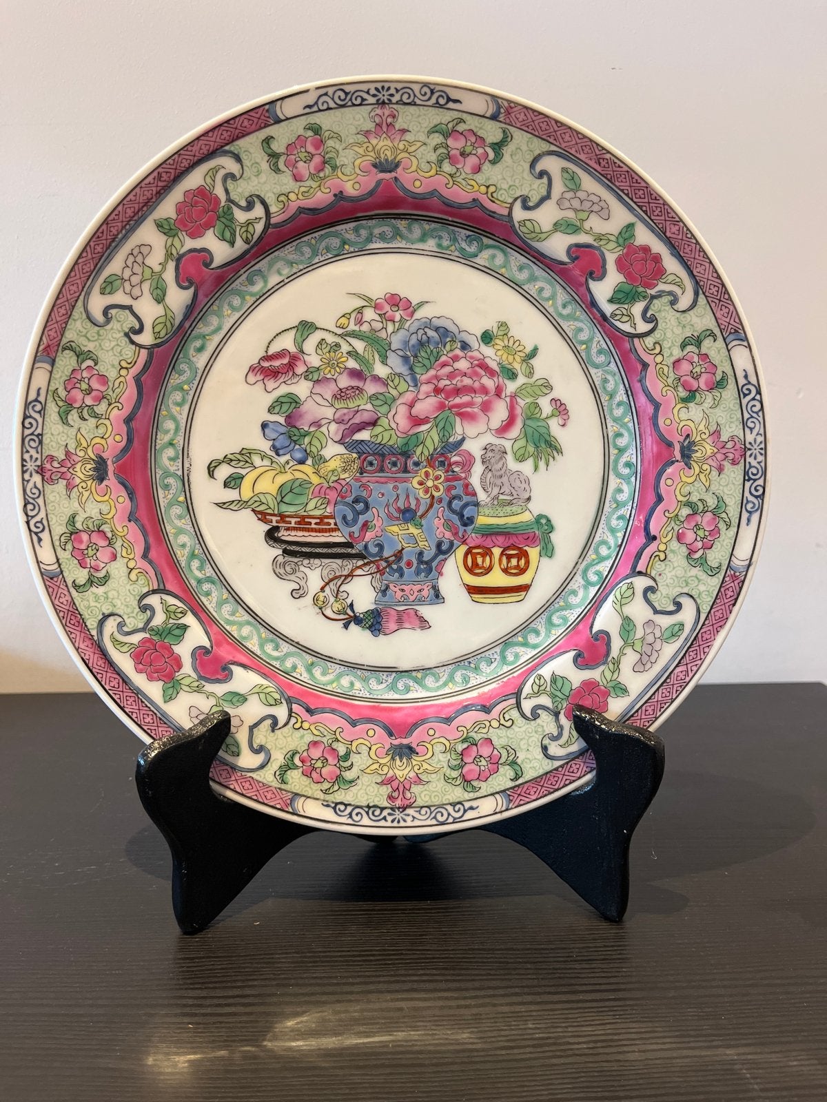 Decoratief Chinees porseleinen bord met bloemen en dieren, Antiek en Kunst, Ophalen of Verzenden