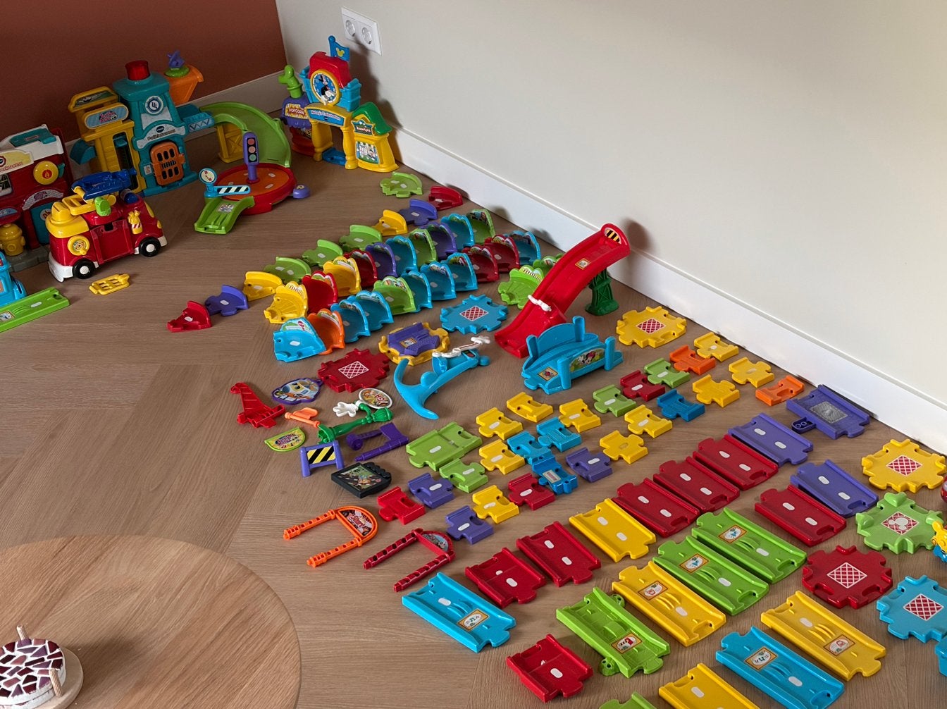 Groot VTech Toet Toet Auto's pakket met 10 auto's en banen, Ophalen, Gebruikt, 2 tot 4 jaar