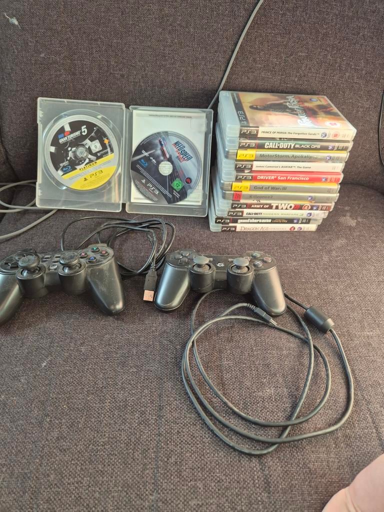Playstation 3 ps3 met 13games 2 controllers oplaadkabel, Ophalen of Verzenden, Zo goed als nieuw, Met 1 controller, Slim