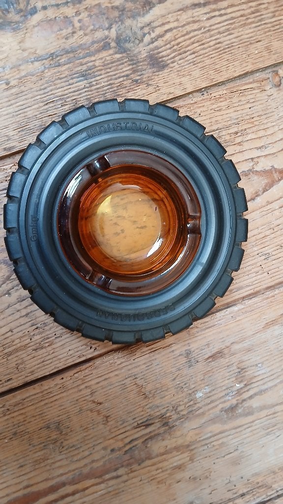 Vintage asbak in de vorm van een autoband - Industrial, Ophalen, Zwart, Nieuw, Glas