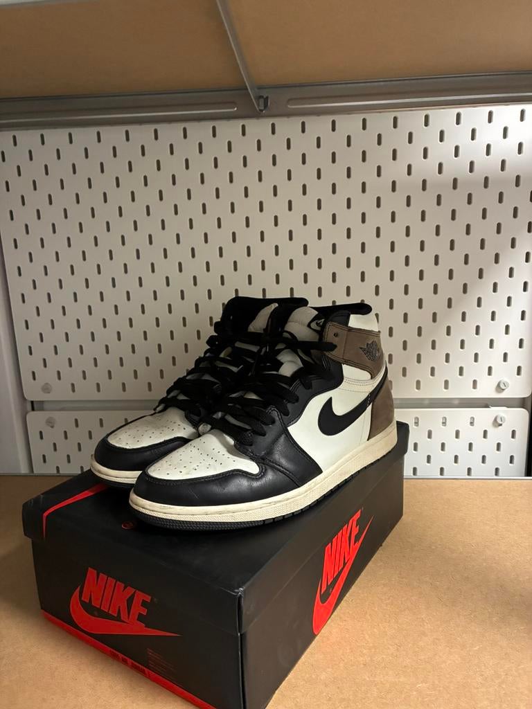 Jordan 1 high mocha, Ophalen of Verzenden, Zo goed als nieuw, Bruin