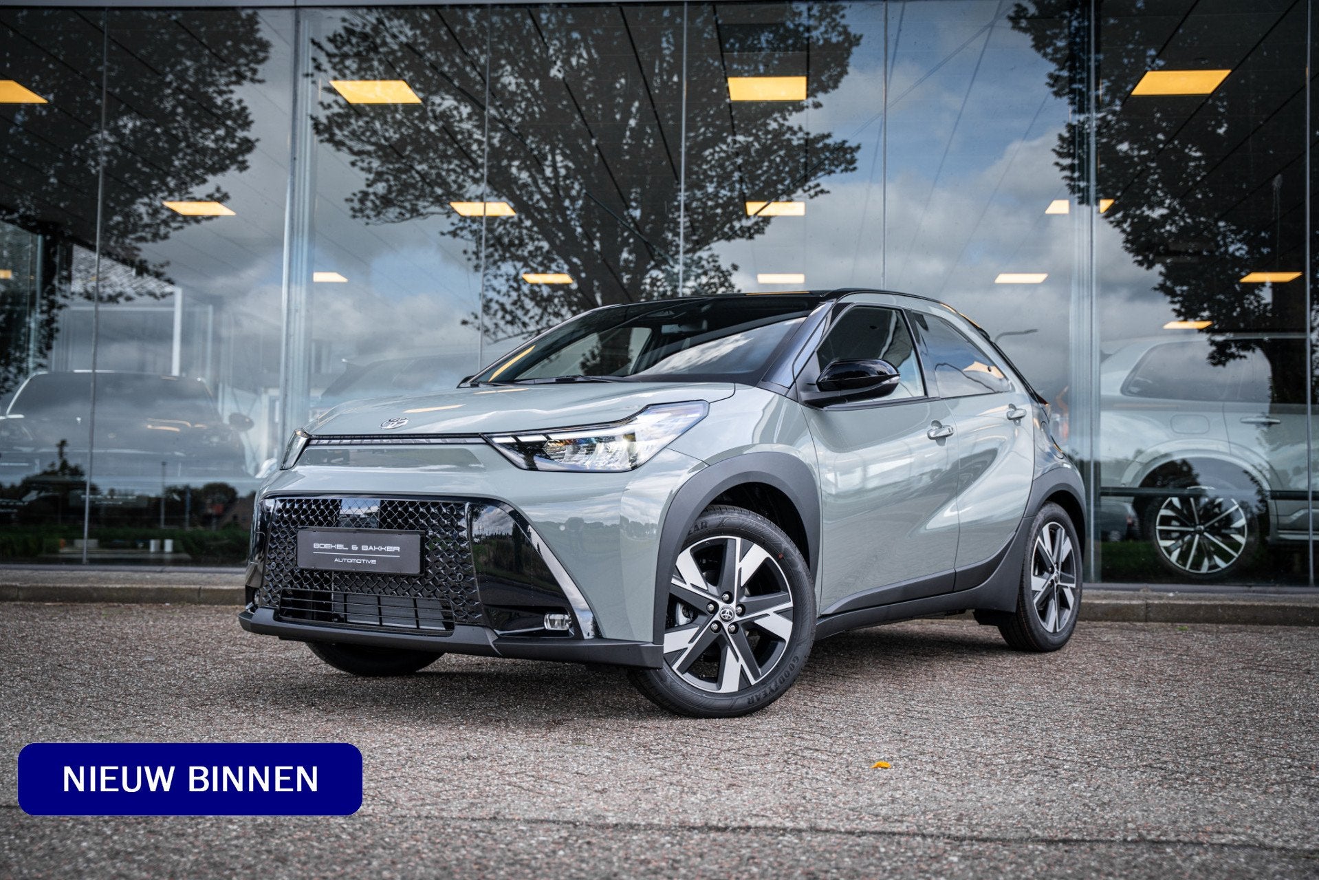Toyota Aygo X Hybrid 115 pulse Automaat * Stoelverwarming *, Stof, Zwart, 4 stoelen, 26 km/l