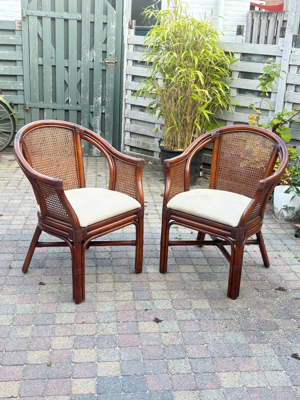 Set van 2 vintage rotan stoelen met webbing, Ophalen