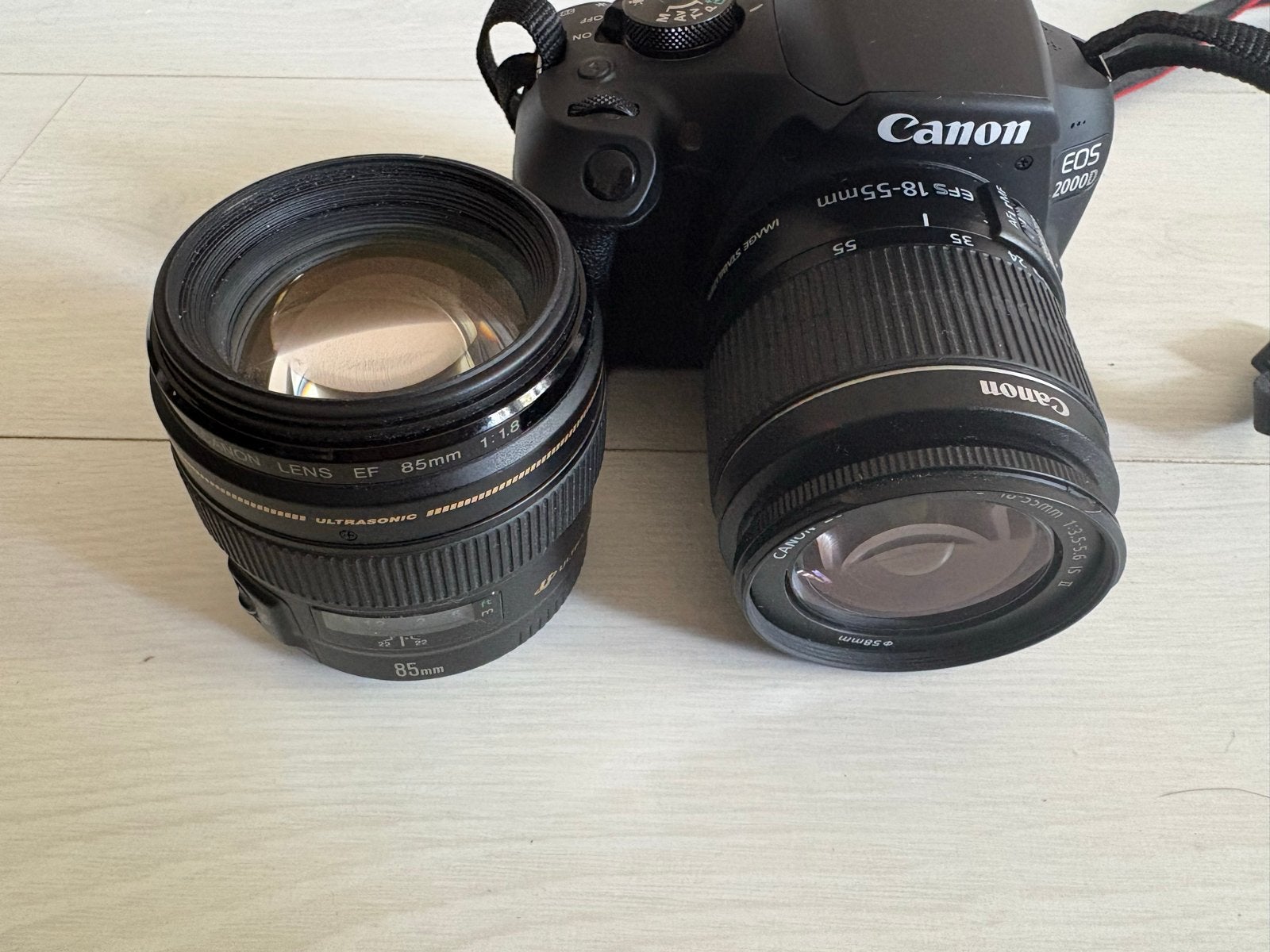 Canon EOS 2000D met 2 lenzen: EF-S 18-55mm en EF 85mm, Canon, Autofocus, Ophalen of Verzenden, Zo goed als nieuw