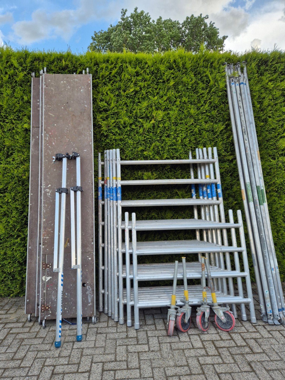 Aluminium rolsteiger 8.2 werkhoogte, Doe-het-zelf en Verbouw, Steigers, Gebruikt, Rolsteiger of Kamersteiger, 5 meter of hoger