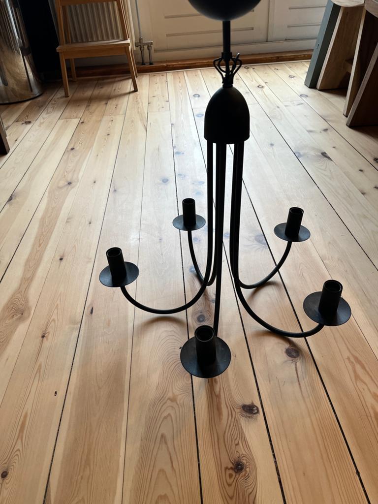 Moderne zwarte IKEA kroonluchter met 5 E14 fittingen, Ophalen of Verzenden, Gebruikt, Metaal, Minder dan 50 cm