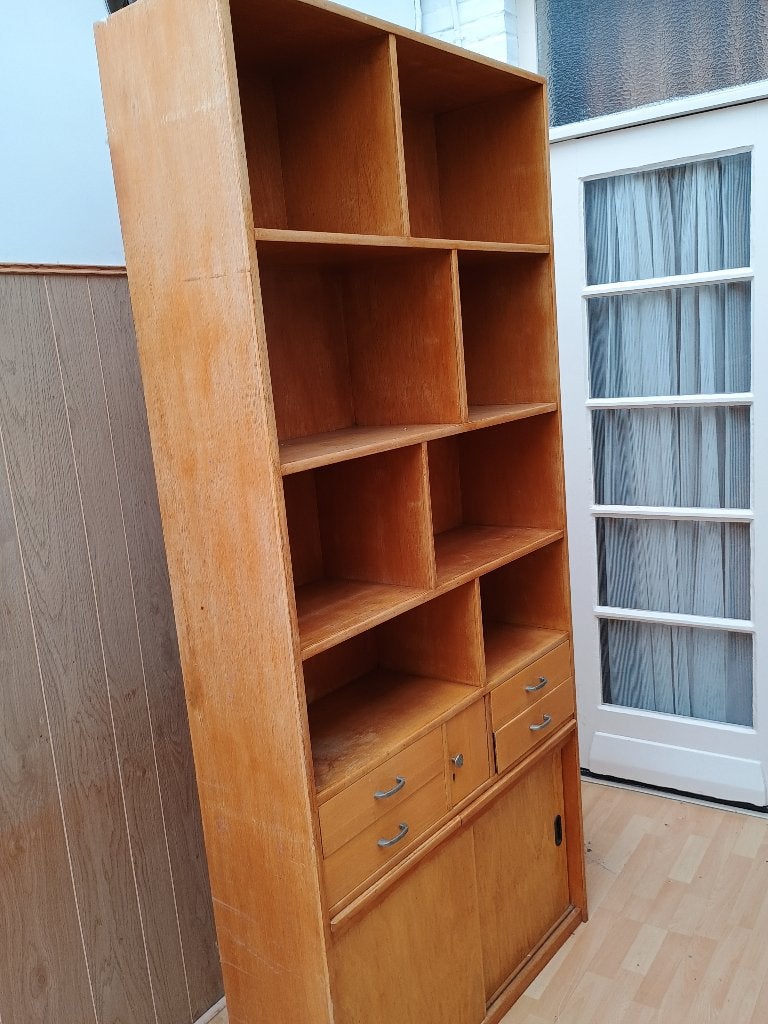 kast    muur kast  /  hoge kast   /smalle kast, Huis en Inrichting, Kasten | Roldeurkasten en Archiefkasten, Ophalen, Overige materialen