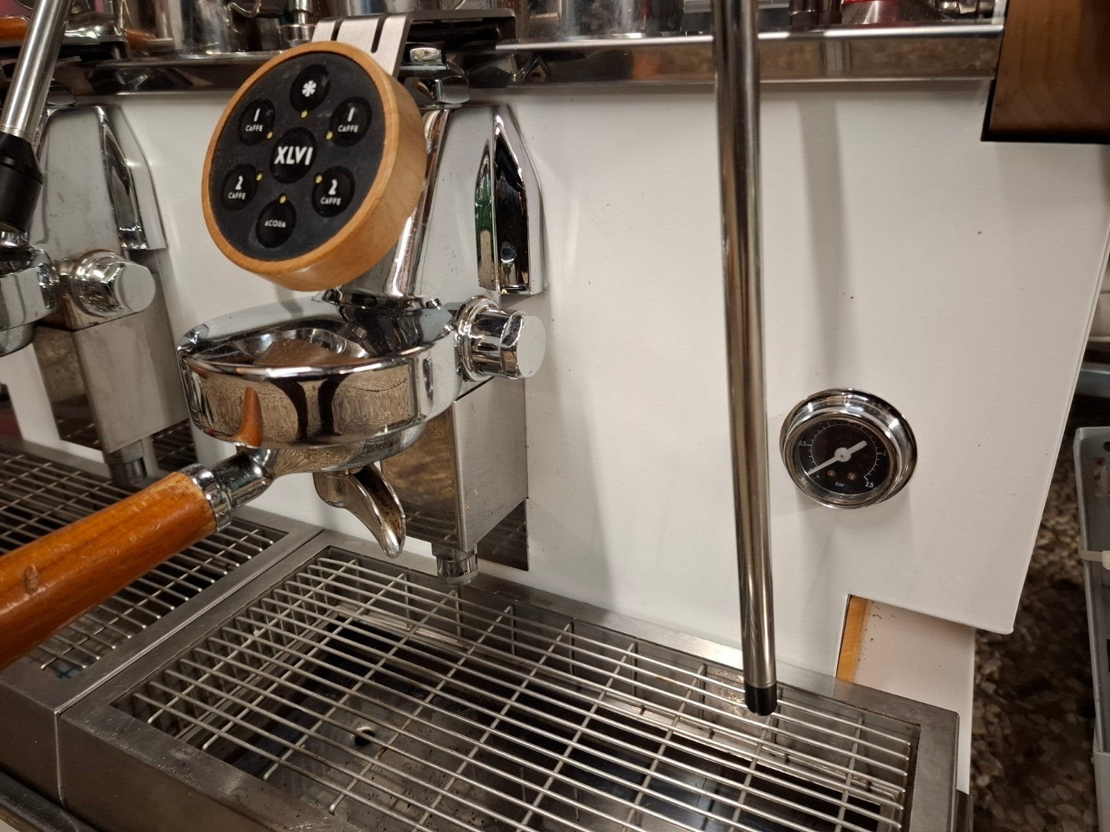 XLVI Vivi 2-groeps espressomachine met molens, Witgoed en Apparatuur, Stoompijpje, Espresso apparaat, 10 kopjes of meer, Zo goed als nieuw