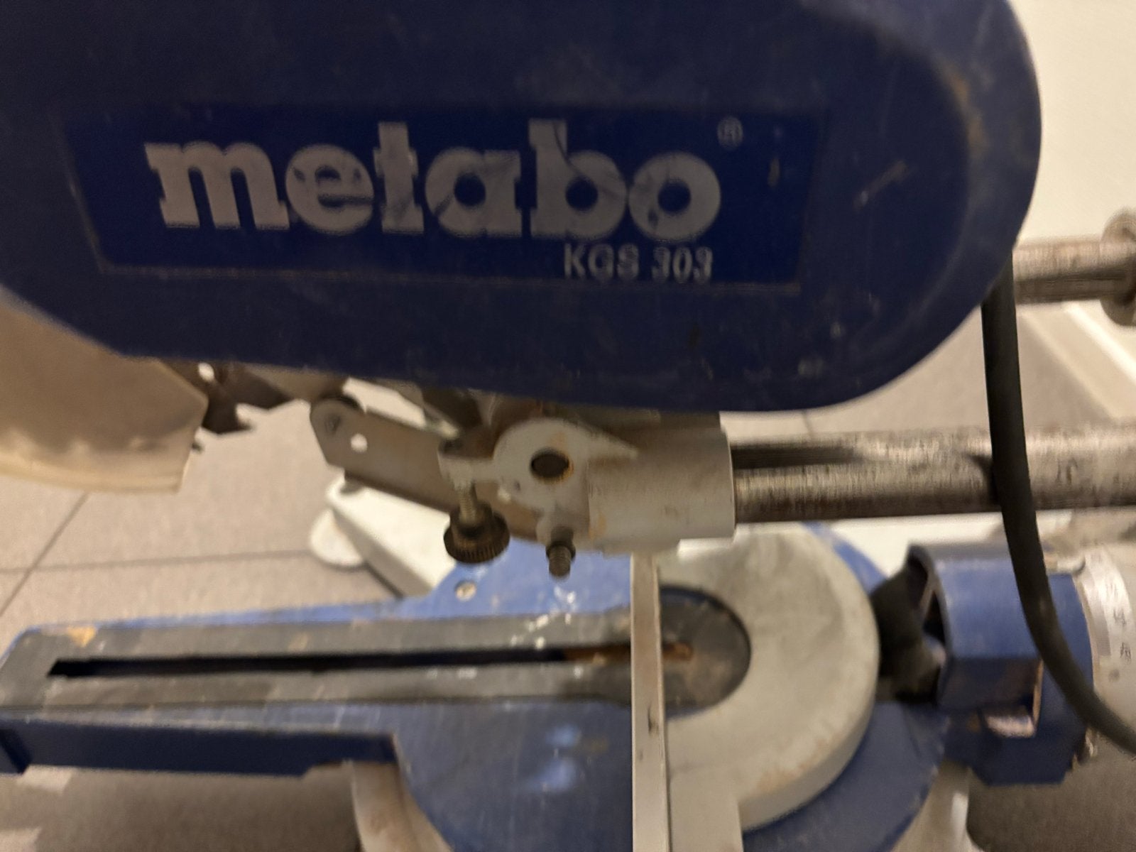 Metabo KGS 303 Afkortzaag - Krachtig en Betrouwbaar, Gebruikt, 70 mm of meer, Ophalen of Verzenden, Afkortzaag