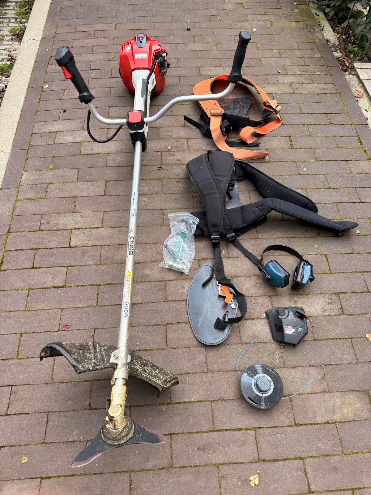 Krachtige bosmaaier BM43 met accessoires, Ophalen, Gebruikt, 30 tot 50 cm, Benzine
