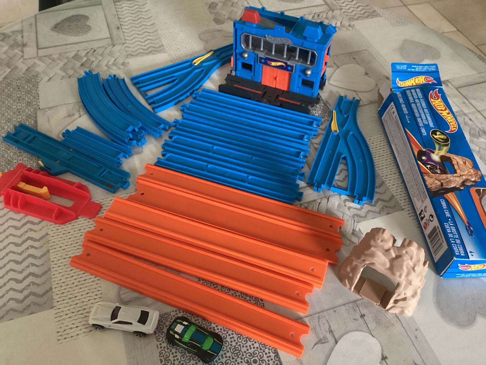 HotWheels racebaan met 2 autootjes, Ophalen of Verzenden, Zo goed als nieuw, Handmatig, Hot Wheels