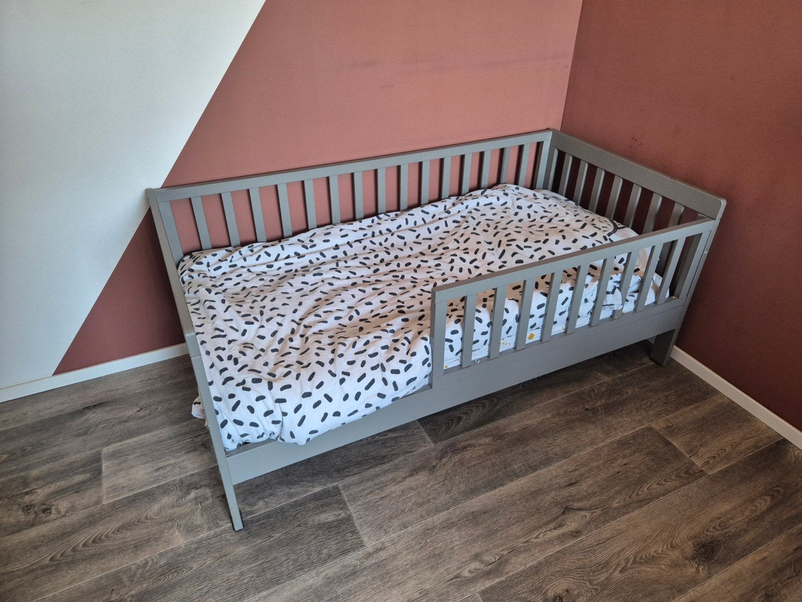 Peuterbed Petit Amélie 140x70cm + complete set beddengoed, Gebruikt, 70 tot 85 cm, 140 tot 160 cm, Ophalen