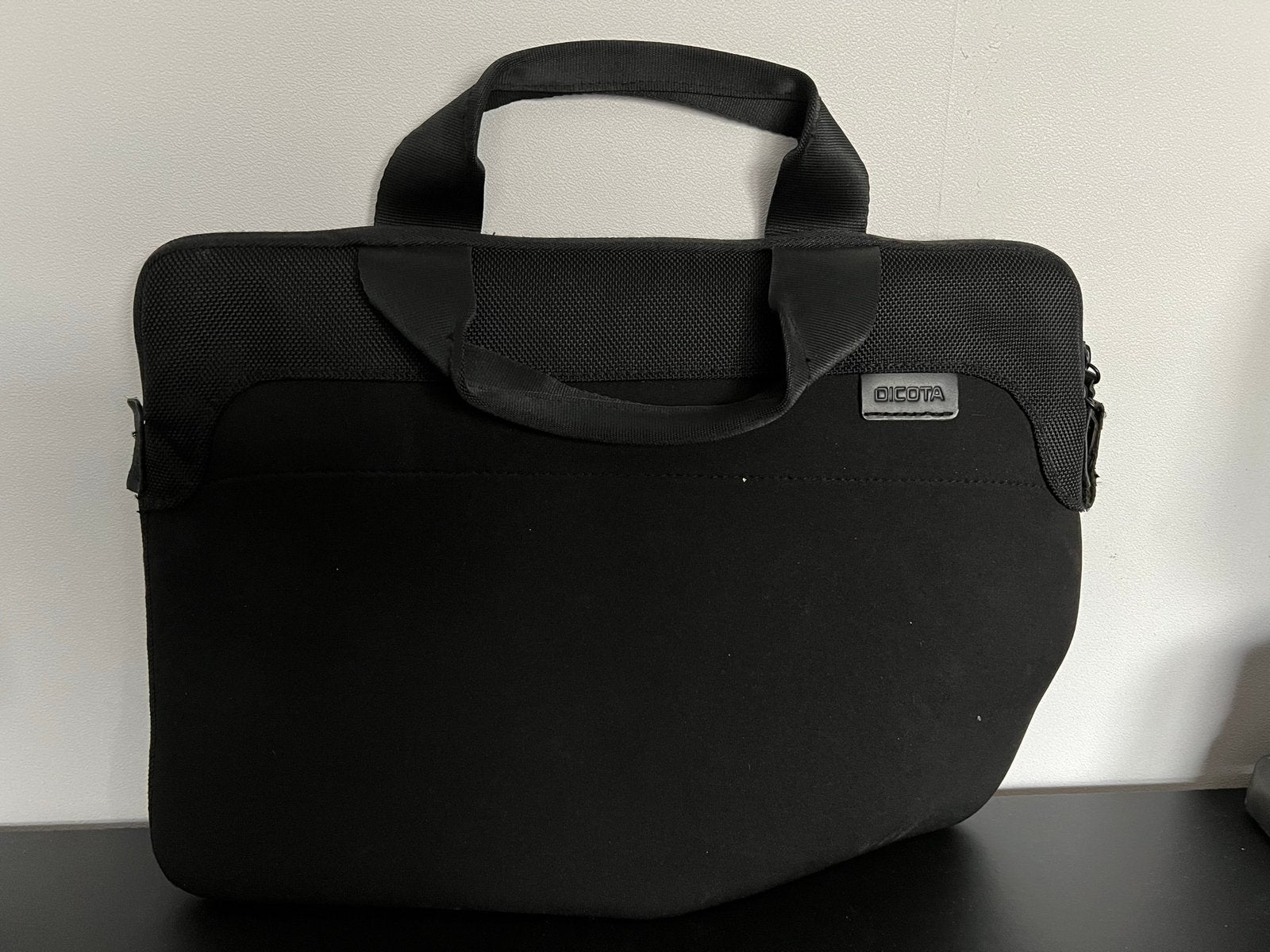 Ipad tas kleur zwart, Ophalen of Verzenden, Zo goed als nieuw, 10 inch, Bescherming voor- en achterkant