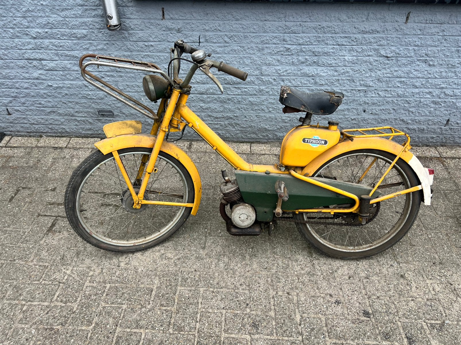 Nog leuke typhoon, Fietsen en Brommers, Brommers | Oldtimers, Ophalen, Overige merken