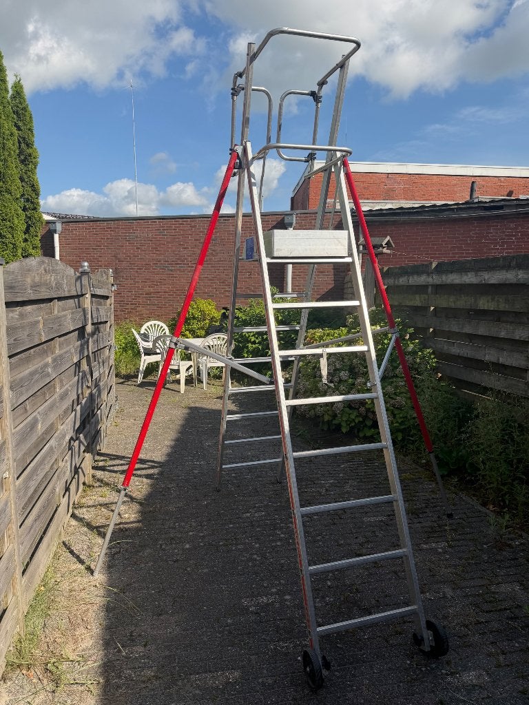 telescoopladder met platform, Ophalen of Verzenden, Zo goed als nieuw, Ladder, Opvouwbaar of Inschuifbaar