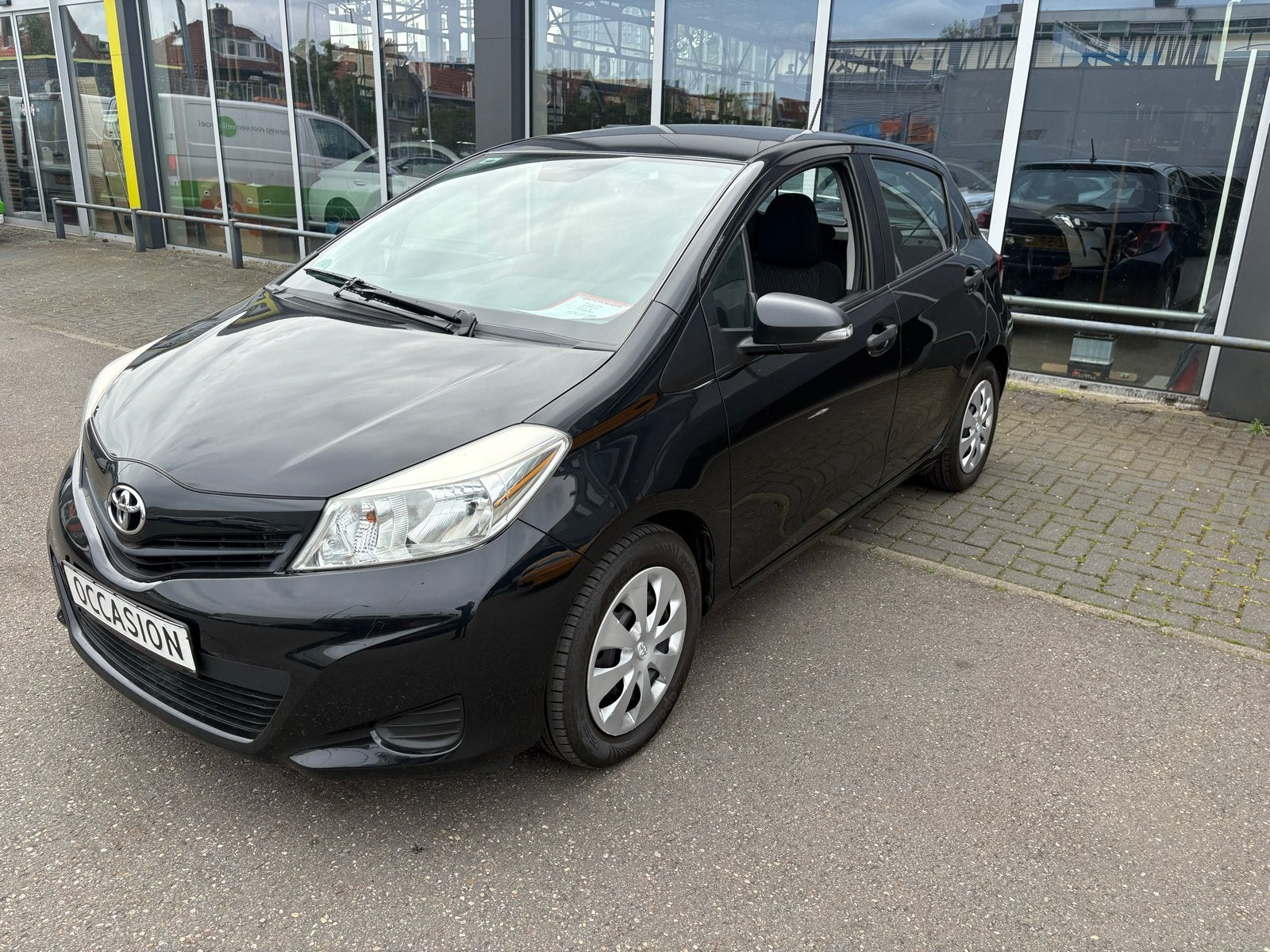 Toyota Yaris 1.0 12V Vvt-i 5DR 2012 Zwart, Auto's, Elektrische ramen, Zwart, Bedrijf, Handgeschakeld