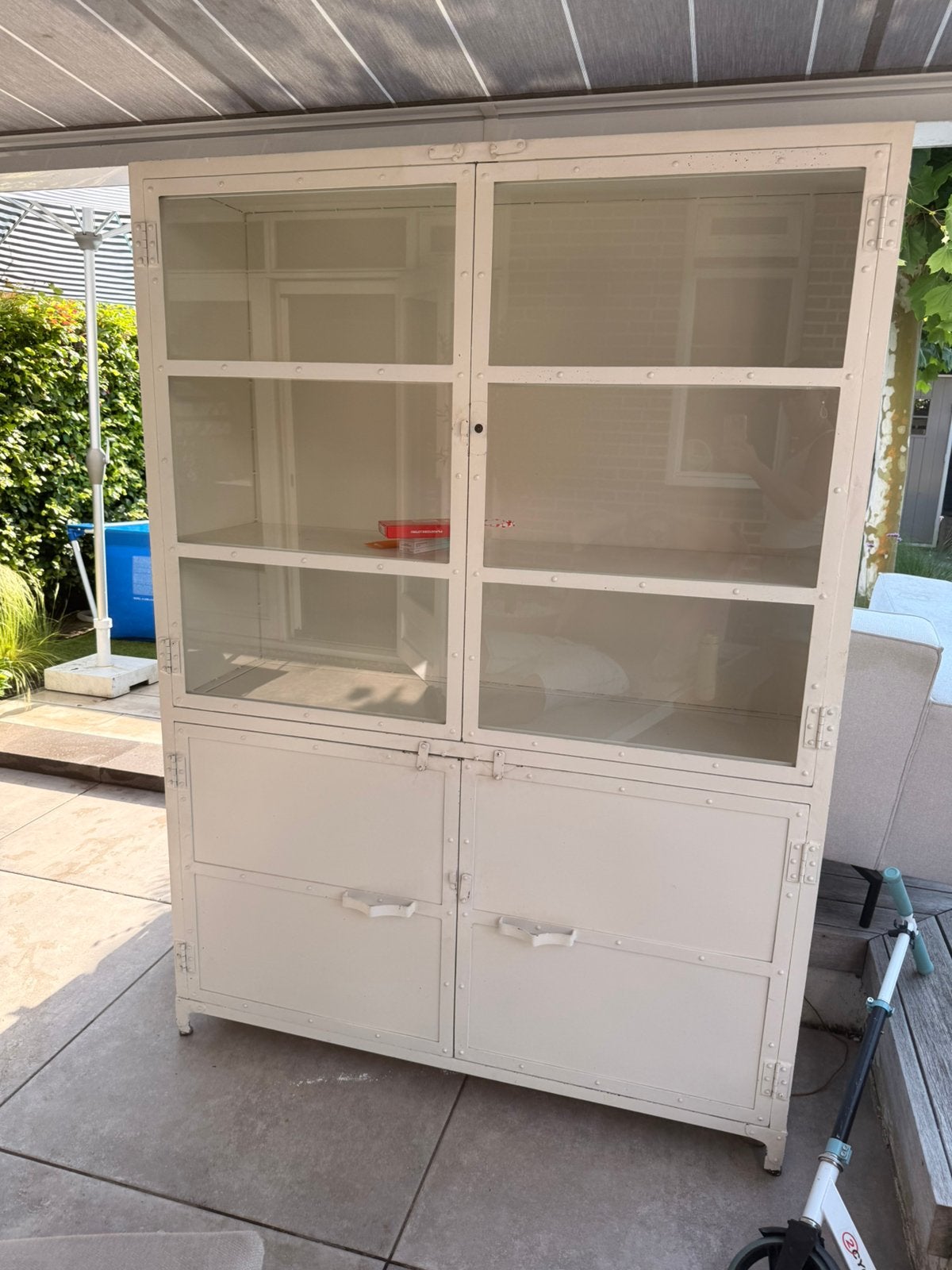 Metalen vitrinekast merk Gigameubel wit 191x137,5x43 cm, Ophalen, 50 tot 100 cm, Glas, Industrieel, hip