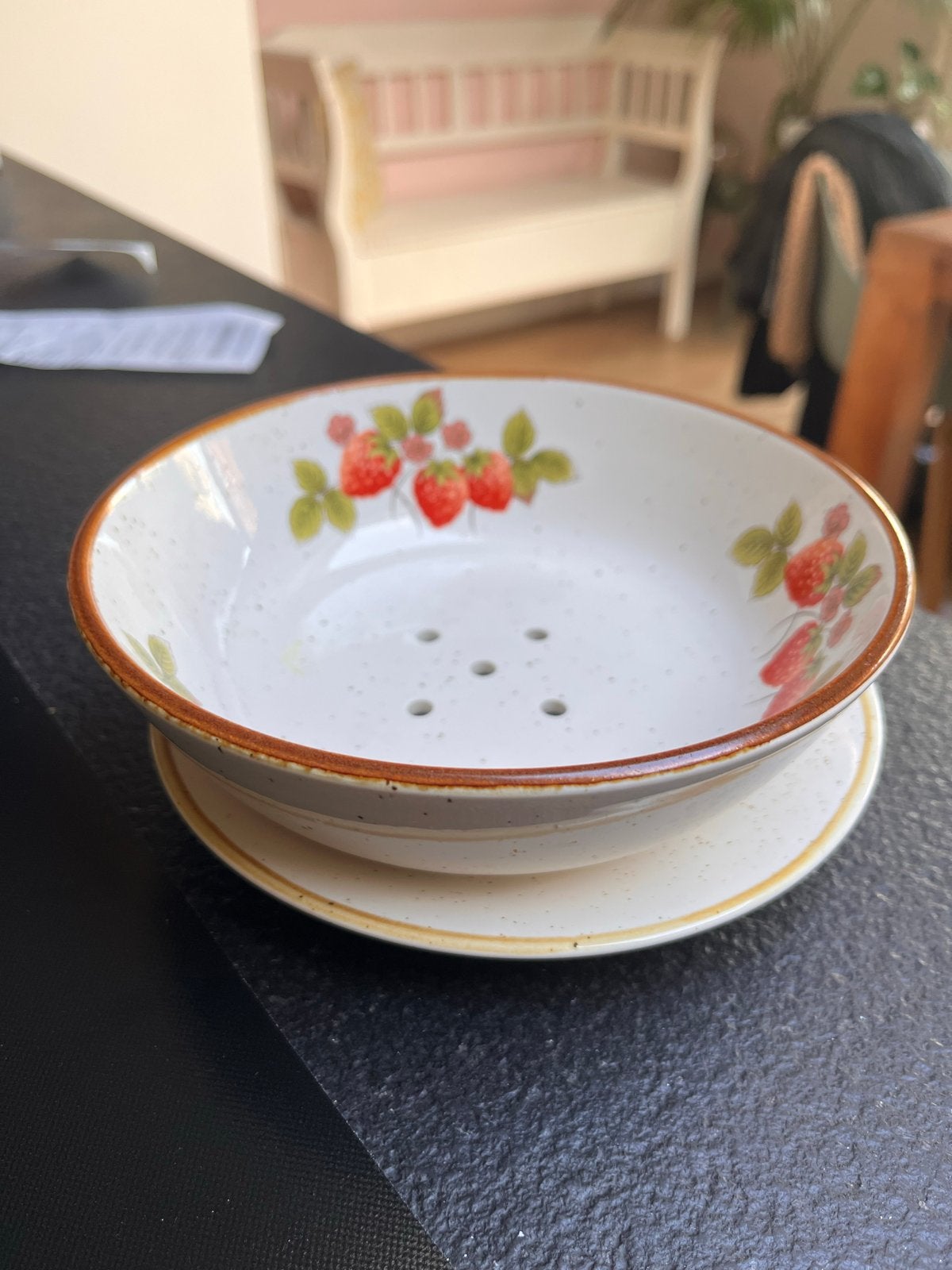 Vintage aardbeien vergiet met schotel, Overige merken, Keramiek, Vintage, Ophalen of Verzenden