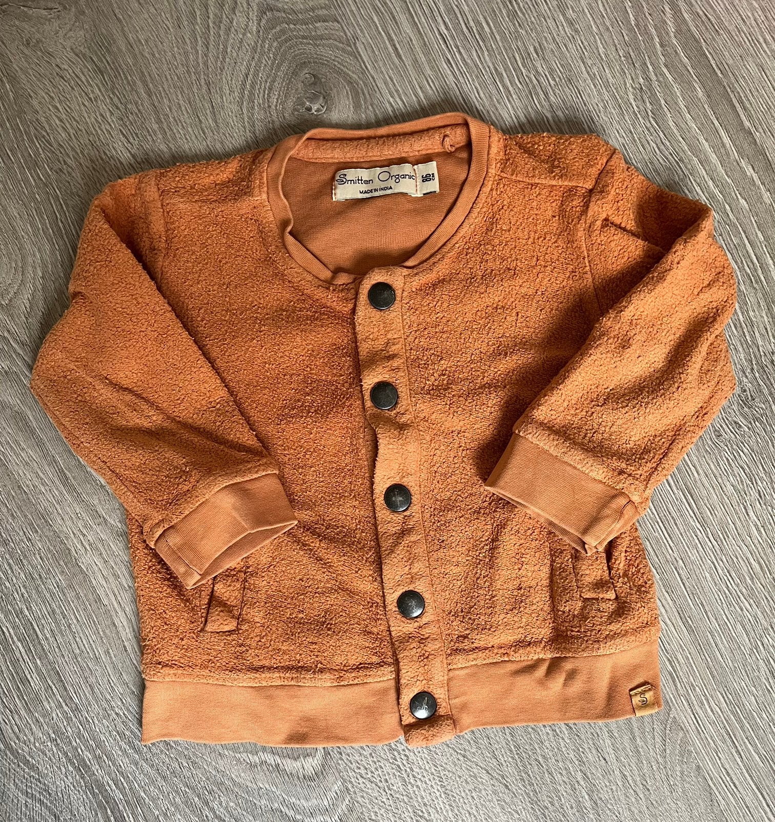 Vestje Smitten Organic oranje mt 86, Ophalen of Verzenden, Zo goed als nieuw, Jongetje of Meisje, Truitje of Vestje