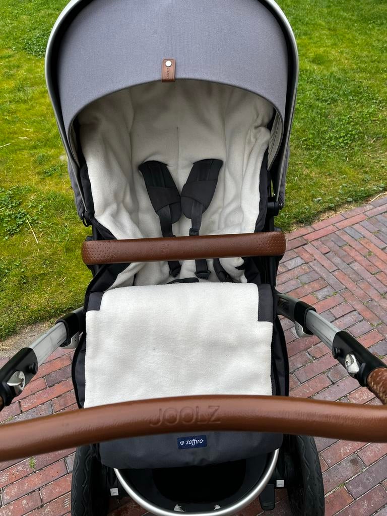 Joolz Geo 2 kinderwagen - Grijs met bruine accenten, Kinderen en Baby's, Kinderwagens en Combinaties, Ophalen, Gebruikt, Kinderwagen