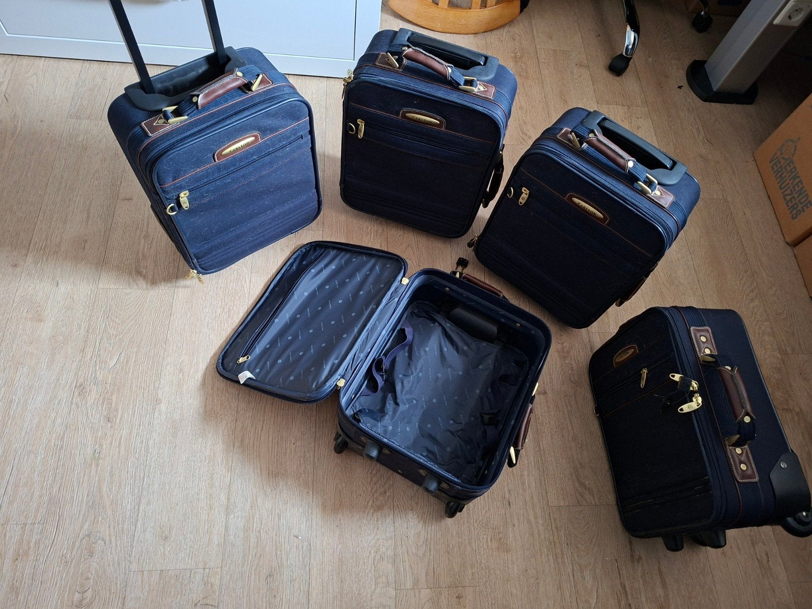 5 Carlton reiskoffers - Handbagage formaat, Overige materialen, Nieuw, Minder dan 50 cm, Minder dan 35 cm