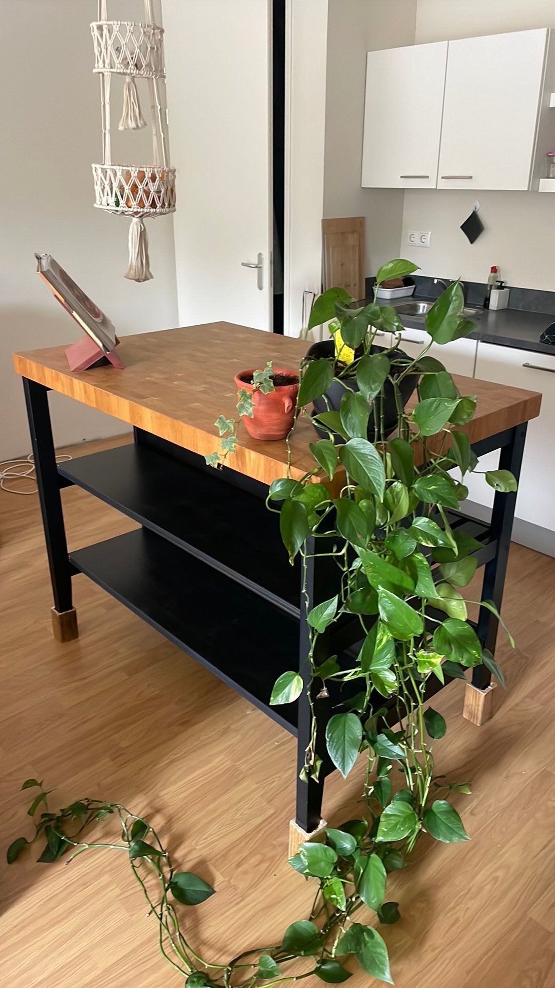 Ikea Vadholma kookeiland, Huis en Inrichting, Ophalen, Zwart, 50 tot 100 cm, Zo goed als nieuw