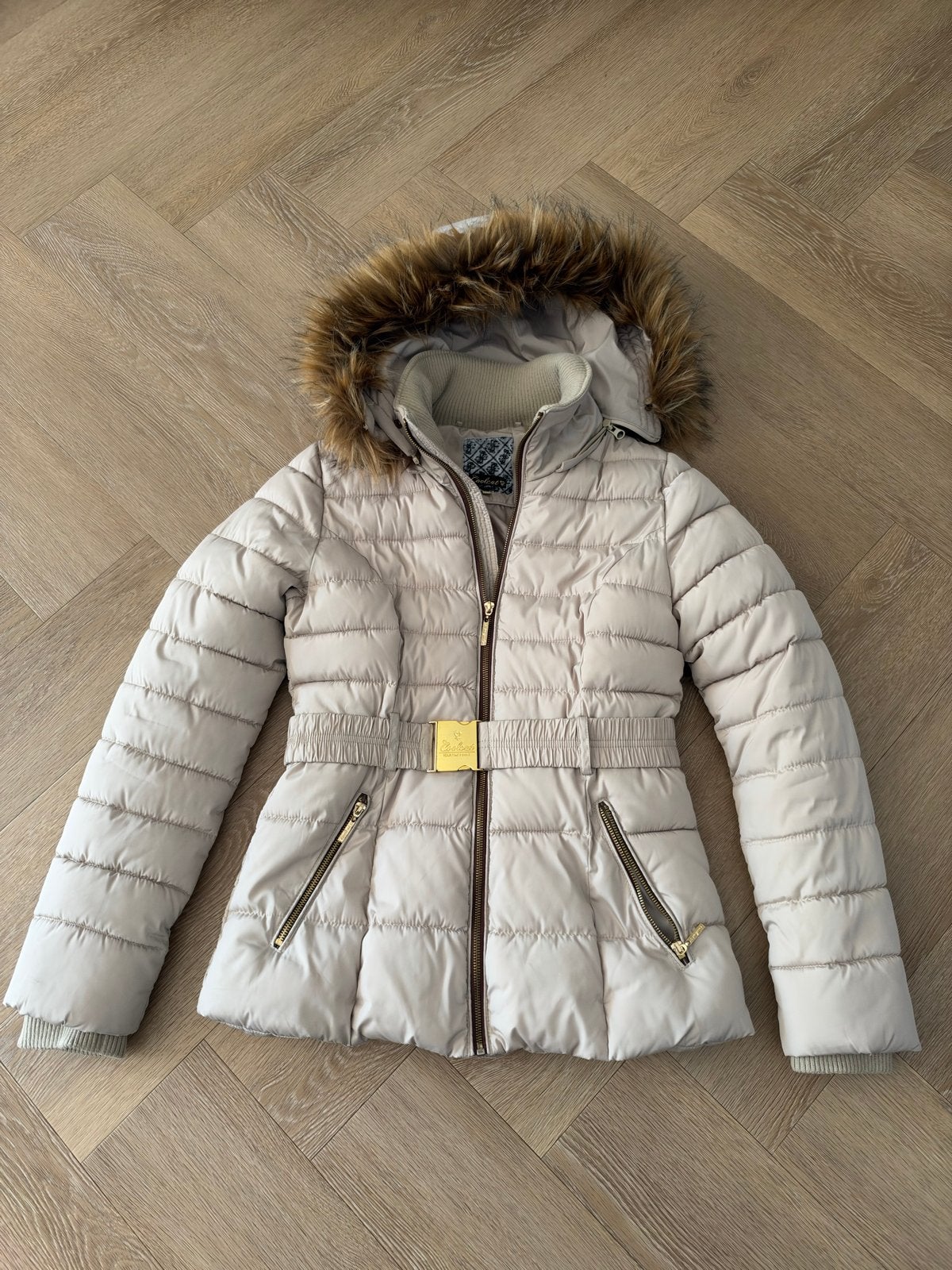 Coolcat winterjas met bontkraag en gouden gesp, Kleding | Dames, Ophalen of Verzenden, Zo goed als nieuw, Maat 42/44 (L), Beige