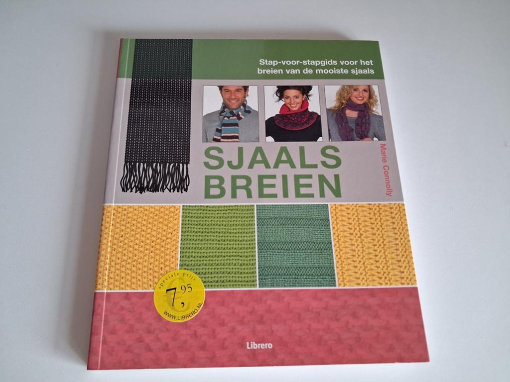Boek Sjaals breien diverse breipatronen, Ophalen of Verzenden, Zo goed als nieuw, Breien, Patroon of Boek