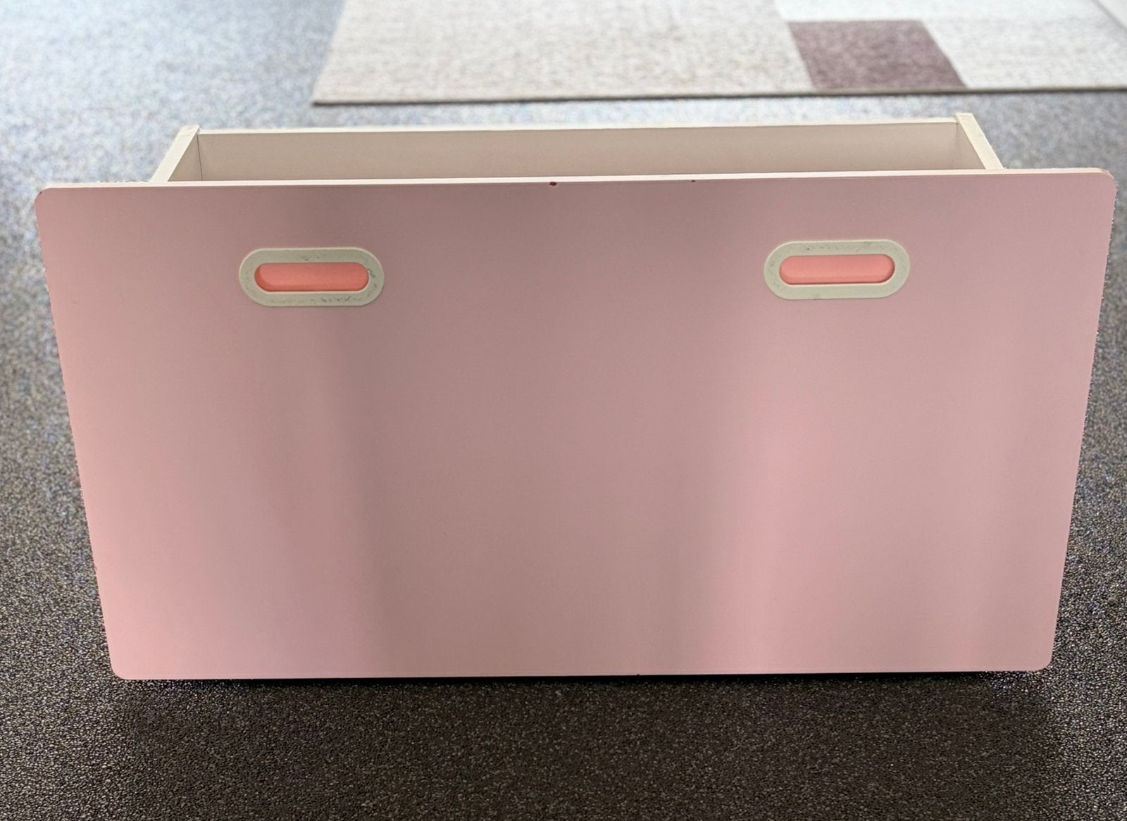 Roze speelgoedkist op wieltjes + gratis tafeltje/bankje, Ophalen, Gebruikt, Overige typen