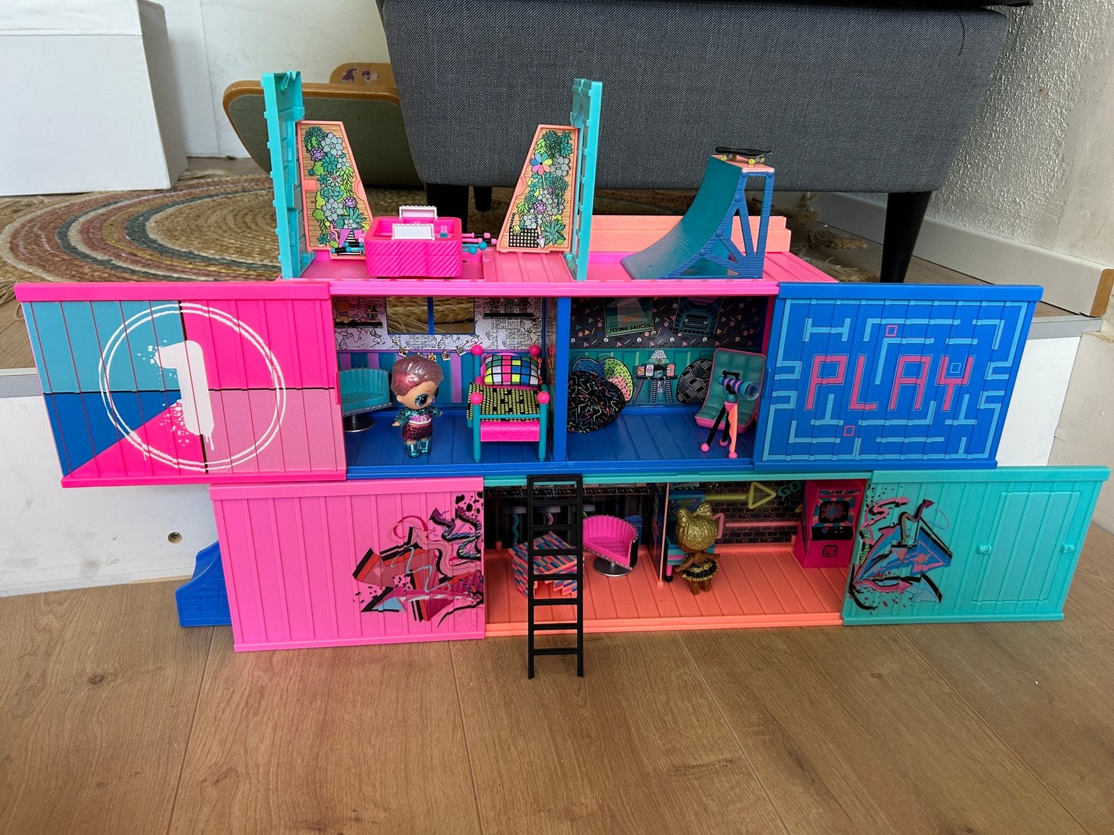 L.O.L huis, Kinderen en Baby's, Speelgoed | Poppenhuizen, Ophalen, Zo goed als nieuw, Poppenhuis