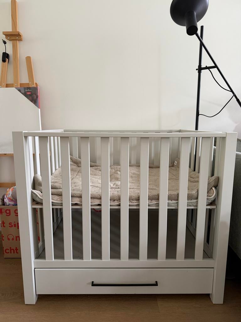 Baby box  - Lichtgrijs, verstelbaar met lade (80x100cm), Ophalen, Zo goed als nieuw, Rechthoekig, In hoogte verstelbaar