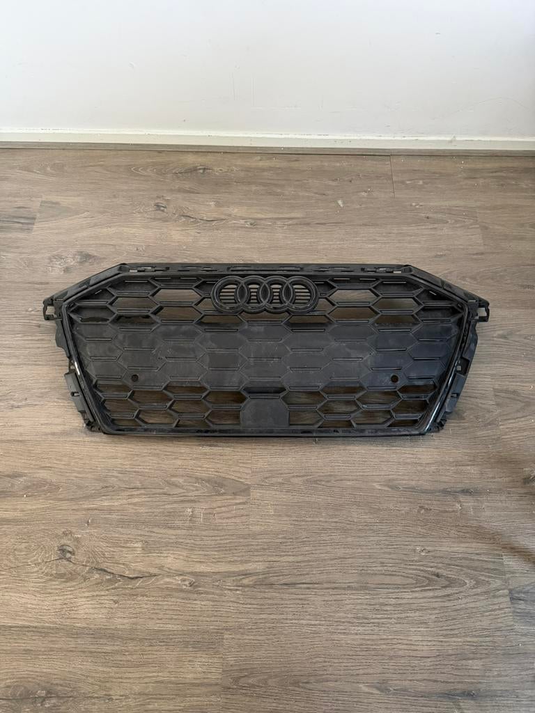 Audi A3 45TFSIe s-line grill met lichte schade, Ophalen, Gebruikt, Audi