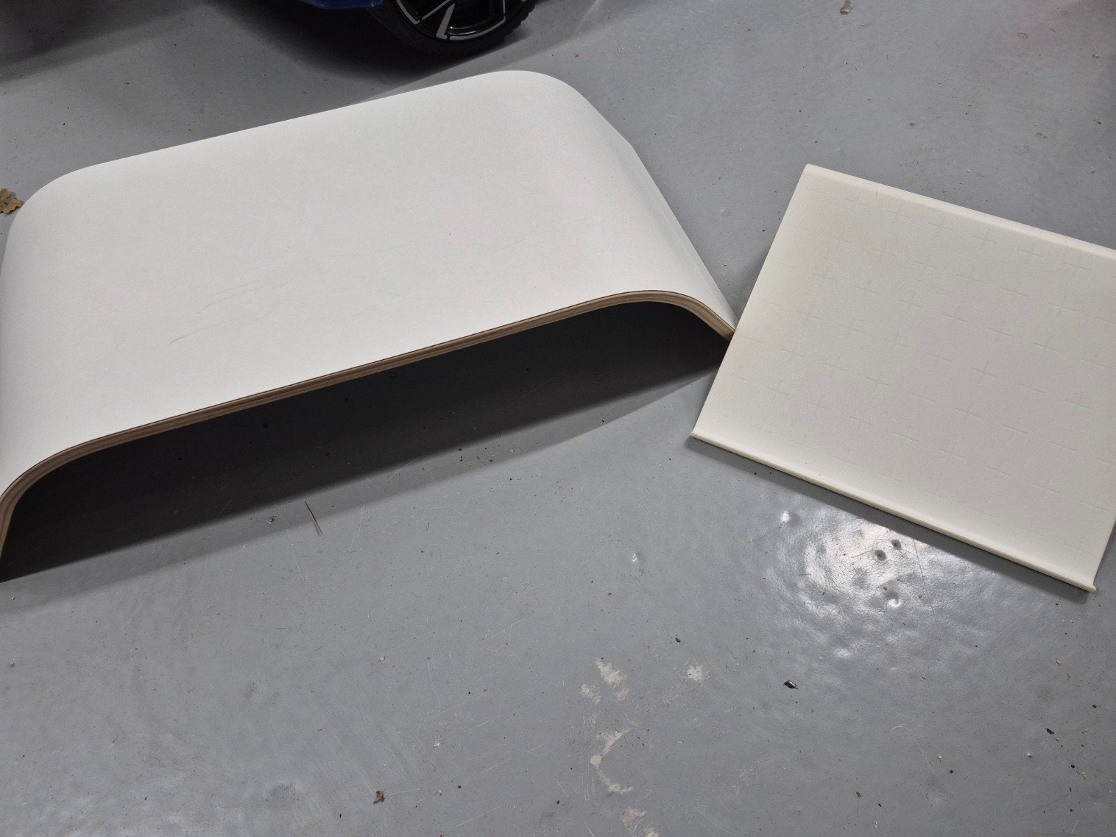 Beeldschermverhoger en tablet houder, Ophalen