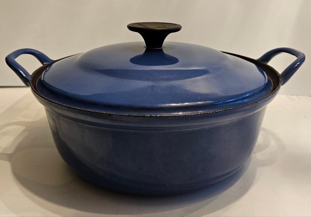 Le Creuset 24 vintage Cocotte - Cobalt Blauw, Ophalen of Verzenden, Gebruikt, Gietijzer, Koekenpan of Braadpan
