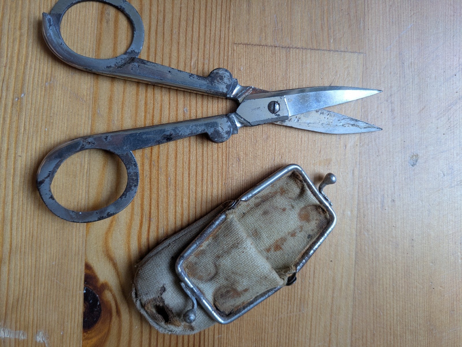Antieke inklapbare Solingen naaischaar met origineel etui, Ophalen of Verzenden