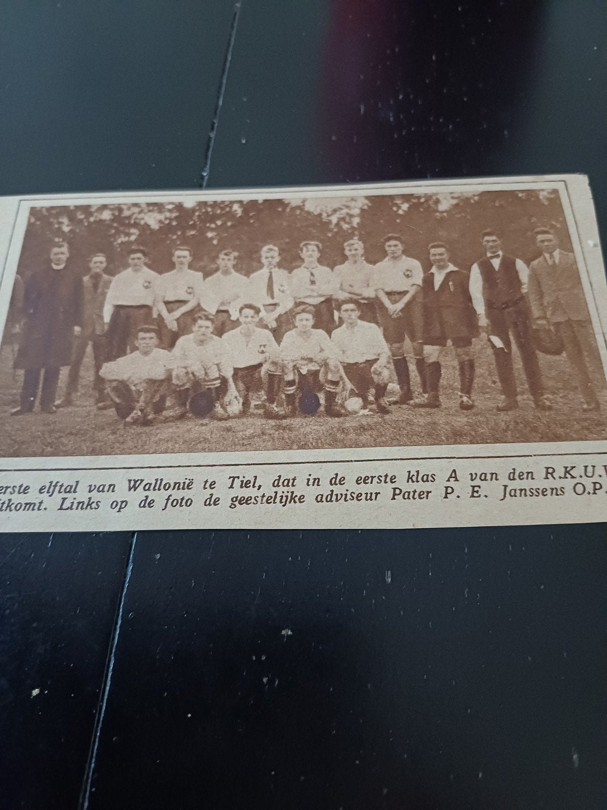 knipsel elftal voetbal Wallonië Tiel 1927, Ophalen of Verzenden, Zo goed als nieuw, Overige binnenlandse clubs, Poster, Plaatje of Sticker