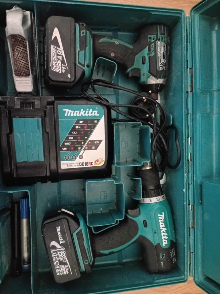 Makita set: Boormachines, accu's, lader en radio, Doe-het-zelf en Verbouw, Gereedschap | Boormachines, Variabele snelheid, Ophalen of Verzenden