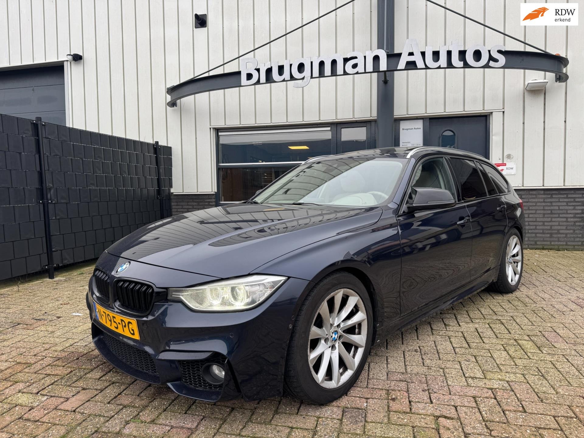 BMW 3-serie Touring 330d High Executive, Auto's, BMW, Euro 5, 2993 cc, Leder, Diesel