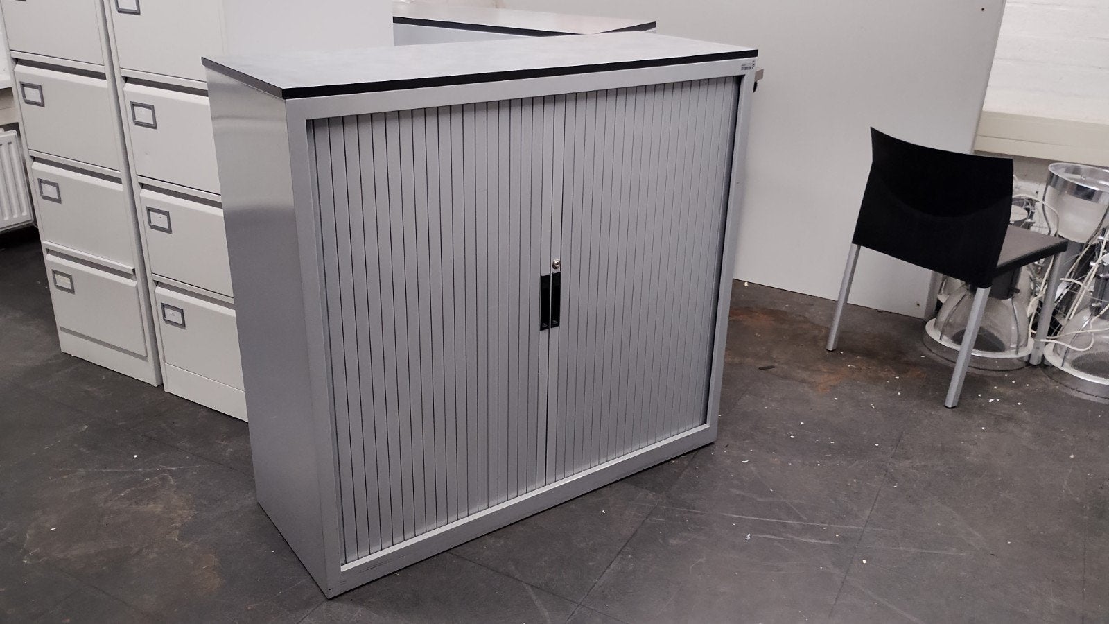 Halfhoge kast met 2 planken, Huis en Inrichting, Ophalen, 25 tot 50 cm, 100 tot 150 cm