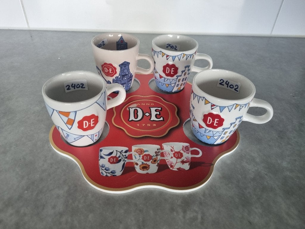 Douwe Egberts kopjes plus dienblad, Ophalen of Verzenden, Zo goed als nieuw, Overige stijlen, Kop(pen) en/of Schotel(s)