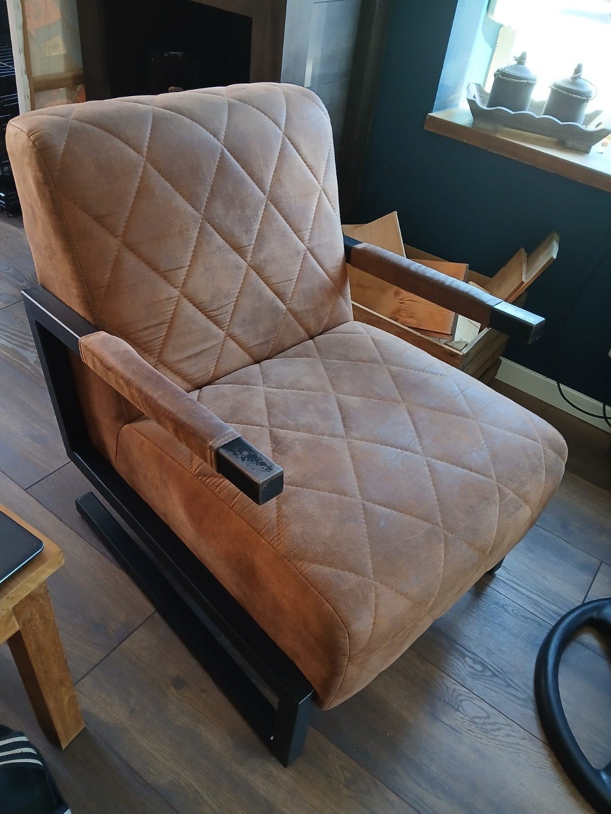 Comfortabele bruine fauteuil met metalen frame, Ophalen, Modern, Comfortabel, Gebruikt, Twee