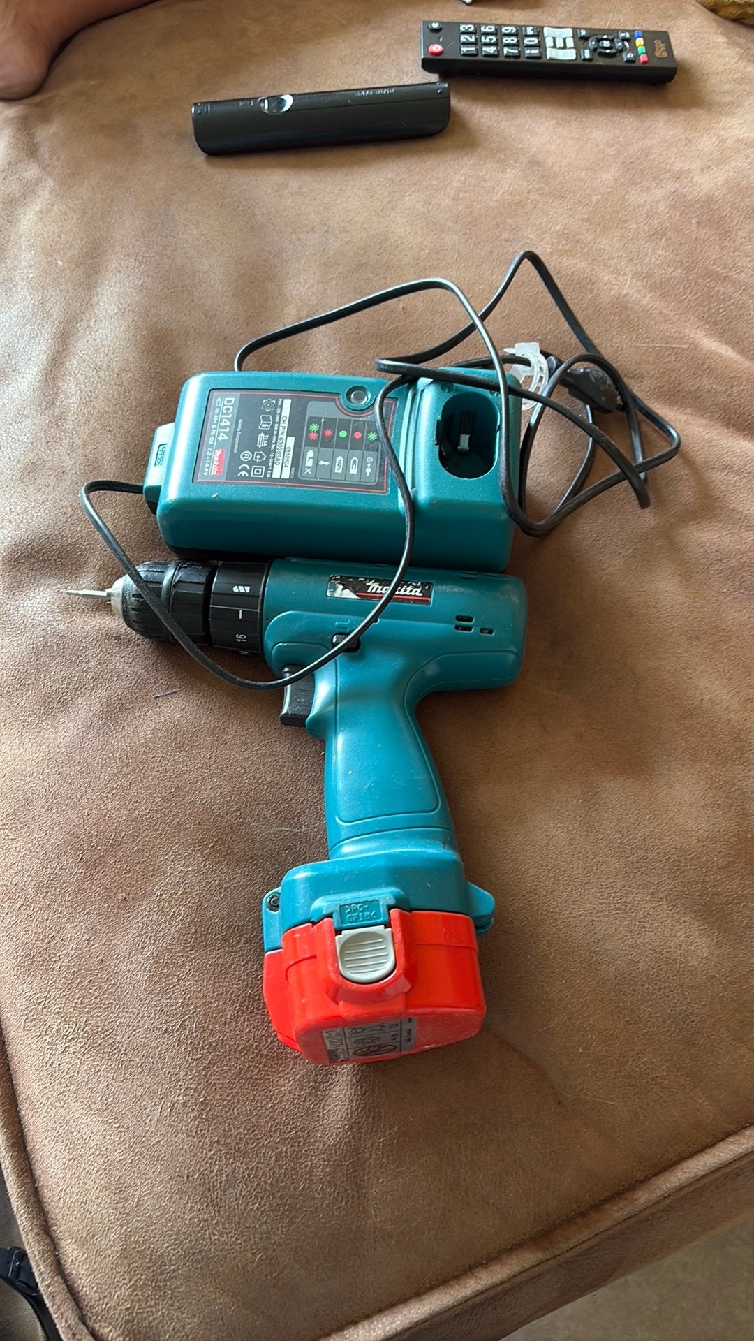 Tekoop makita 6227d met slechte accu, Ophalen, Gebruikt, Minder dan 400 watt, Boor- en Schroefmachine