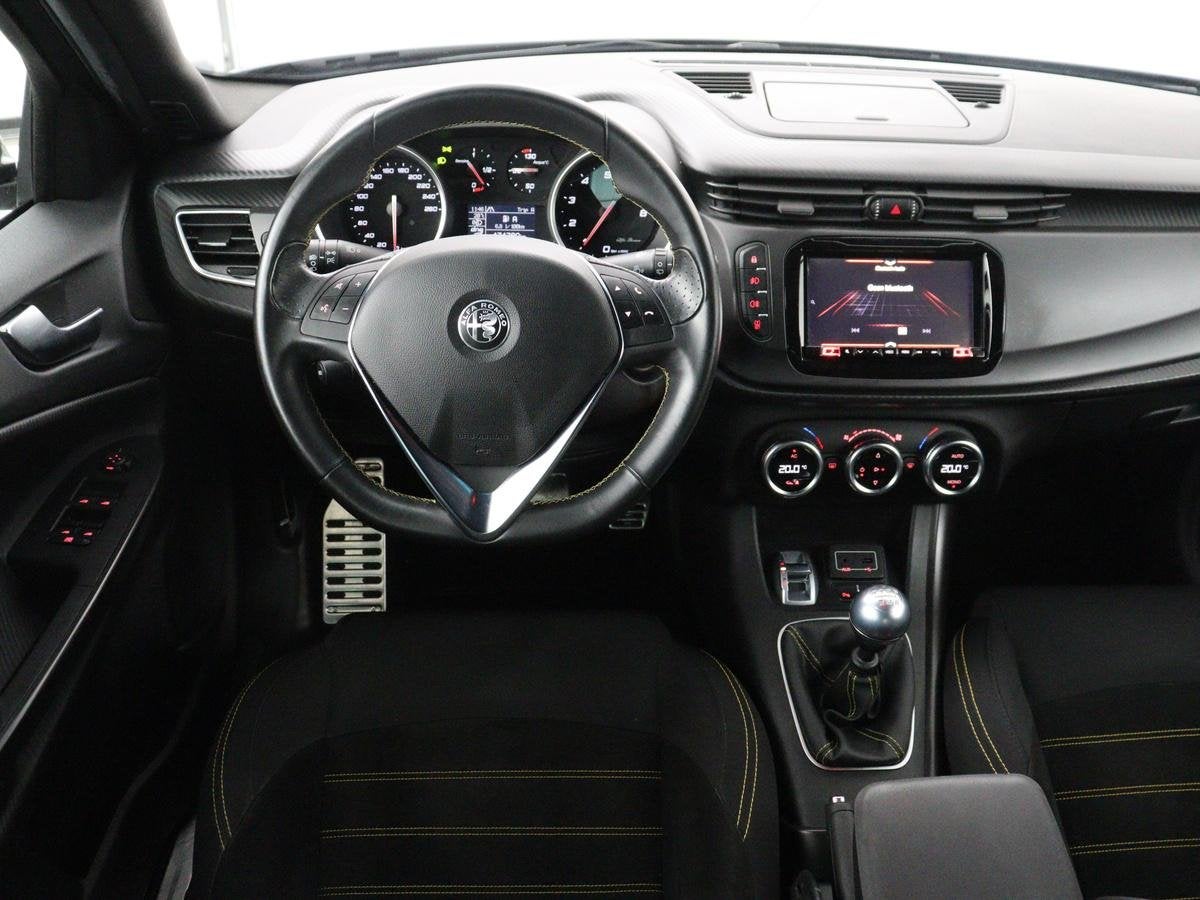 Alfa Romeo Giulietta 1.4 Turbo Sport | Gele accenten | Carpl, Voorwielaandrijving, Gebruikt, 4 cilinders, Alcantara