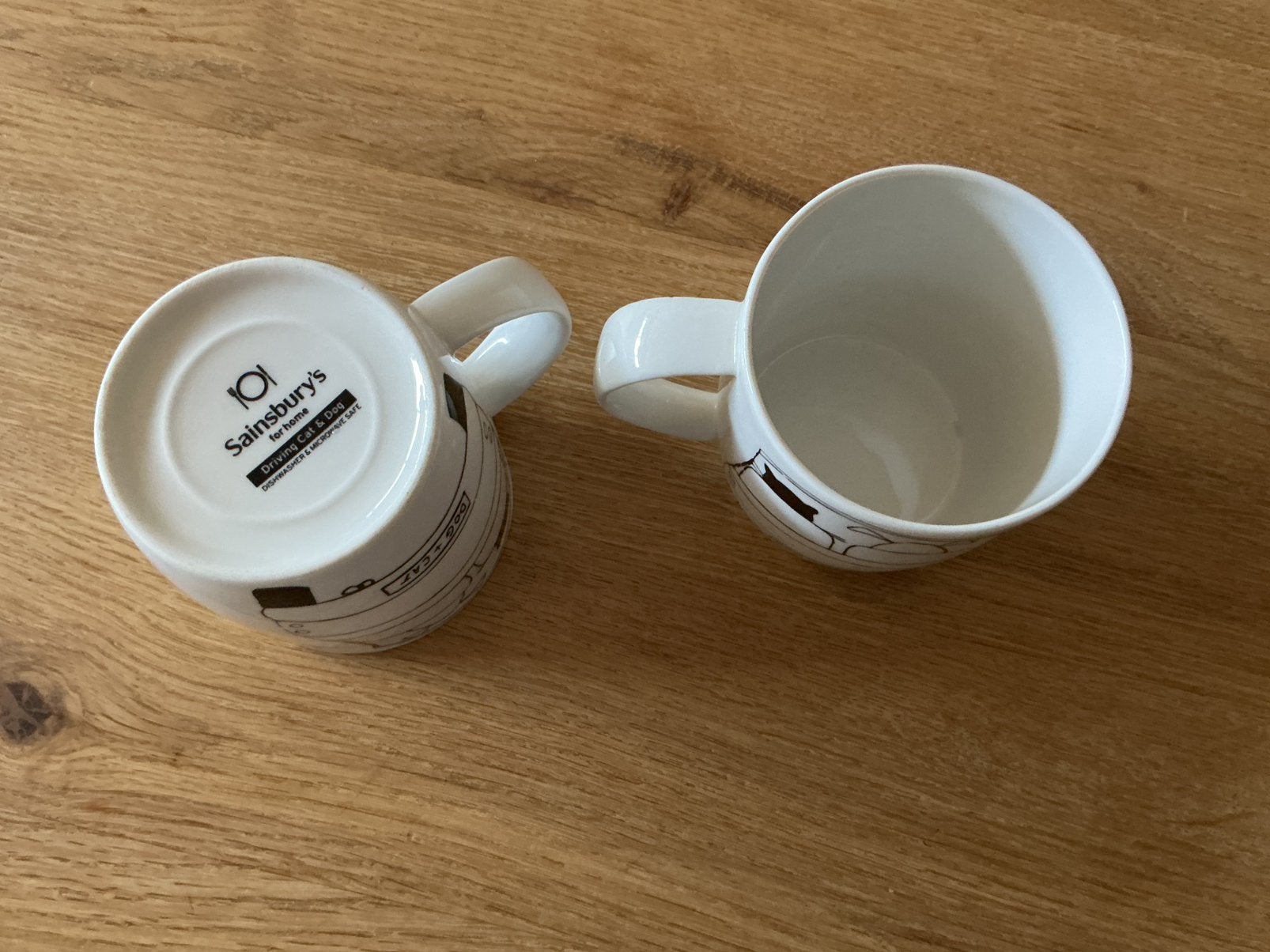 2 porseleinen beker dog en cat nieuwstaat, Huis en Inrichting, Keuken | Servies, Ophalen of Verzenden, Zo goed als nieuw, Overige stijlen
