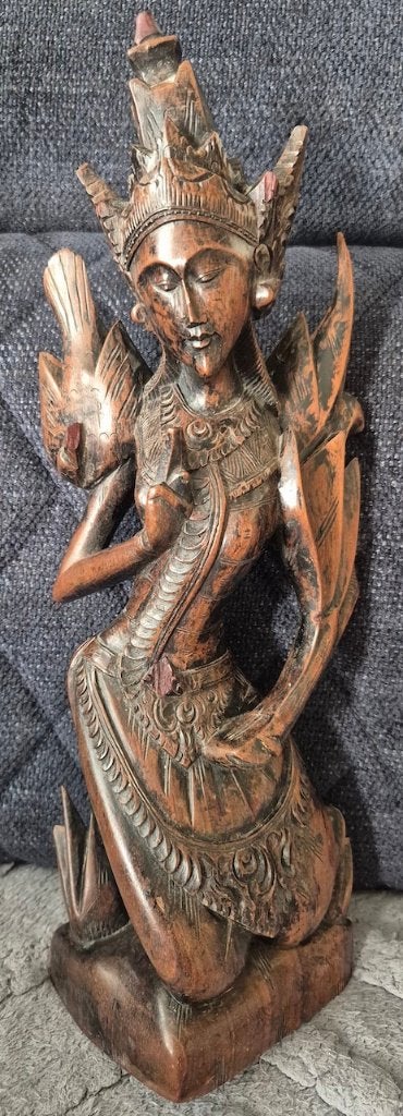 Balinese houten sculptuur van de godin Dewi Sri., Ophalen of Verzenden, 20 - 50 cm, Beeld, Hout