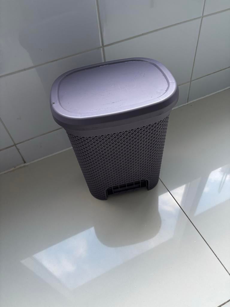 Paarse prullenbak - Zo goed als nieuw, Huis en Inrichting, Woonaccessoires | Prullenbakken, Zo goed als nieuw, Kunststof, Minder dan 50 cm