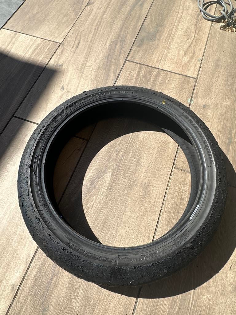 Bridgestone Battlax V02F+R 120/605R17 - 200/660R17, Ophalen of Verzenden, Gebruikt